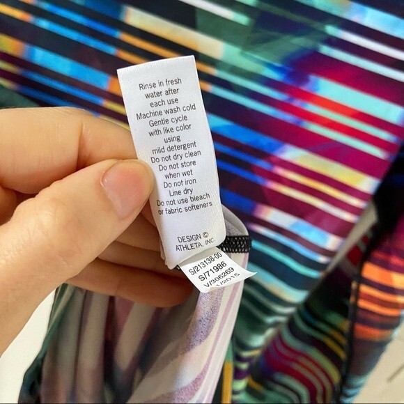 Athleta Laser Beam Rash Guard Swim Top Razzle Purple UPF 50+ XXS NWOT - Picture 9 of 10